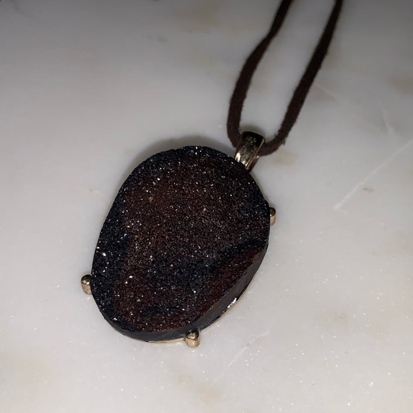 Brown stone medallion pendant on leather cord string necklace - Picture 3 of 5